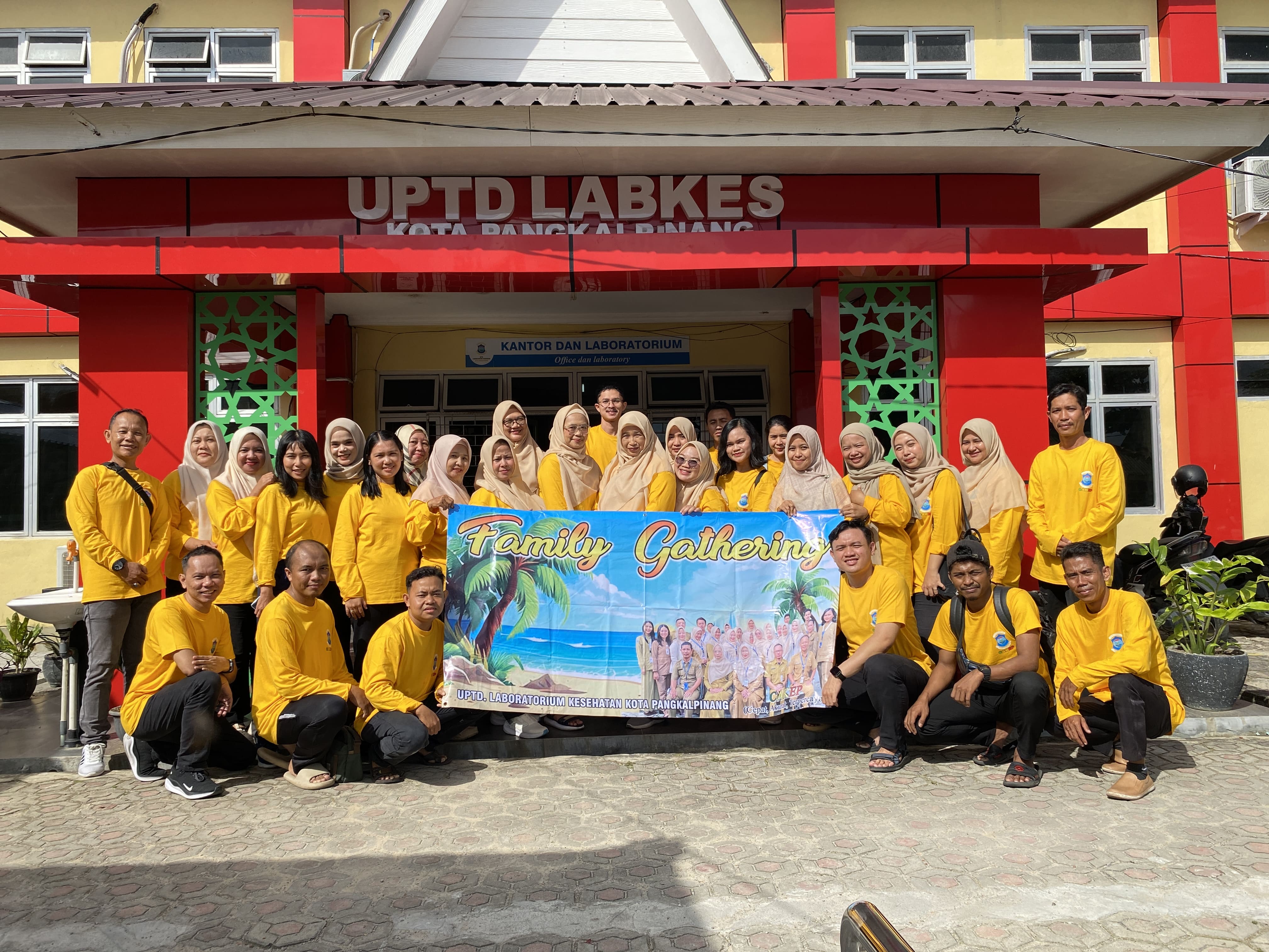 FAMILY GATHERING UPTD LABKES: Membangun Kekompakan dan Kekeluargaan